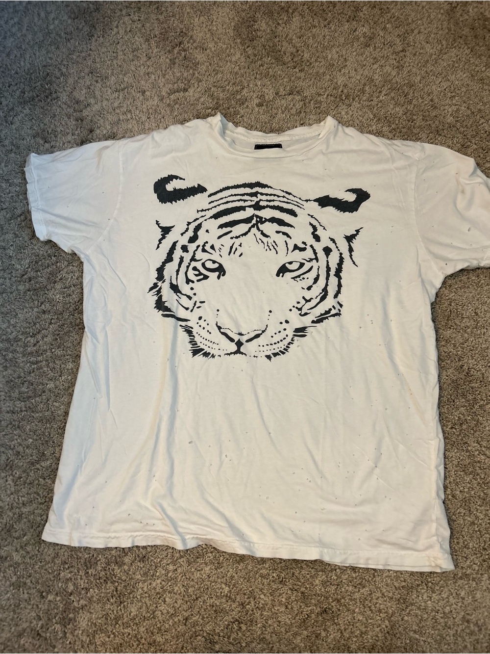 Vintage Retrobrand Lisa Angeles Black Label Distressed White Tiger Graphic Tee